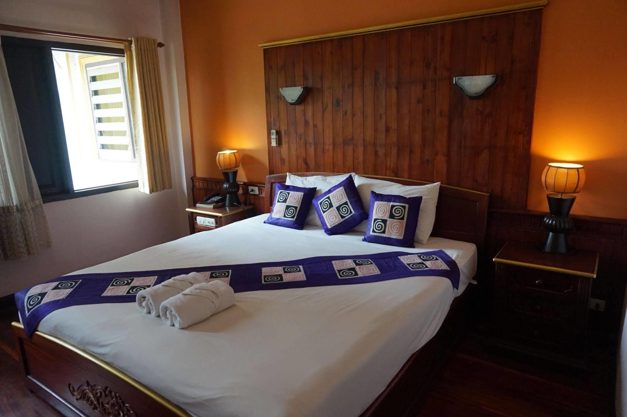 E-Outfitting Vang Thong Hotel Luang Prabang Esterno foto