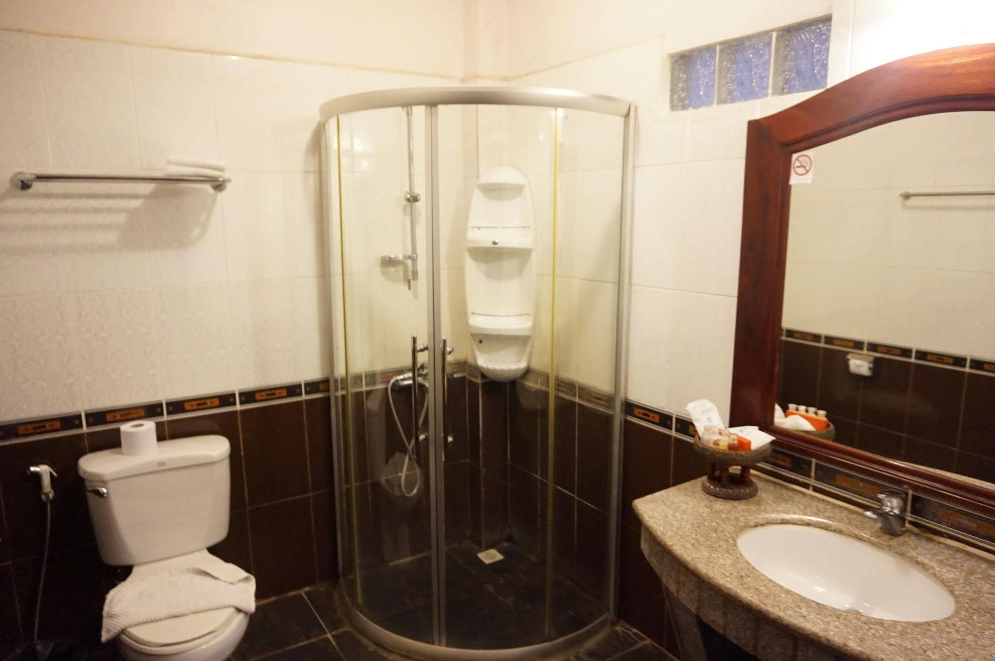 E-Outfitting Vang Thong Hotel Luang Prabang Esterno foto